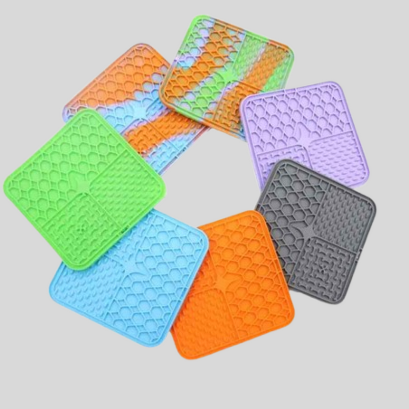 Tapete de silicone com alimentação lenta — ideal para pets ansiosos.